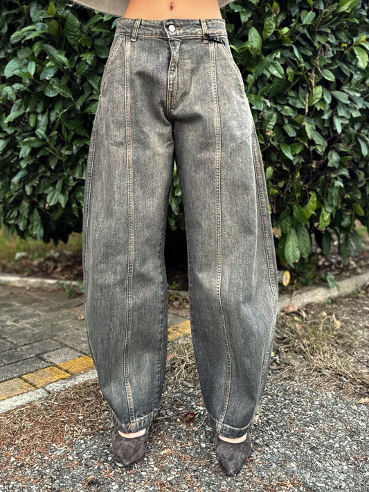 “JEANS BARREL BALOON” have one