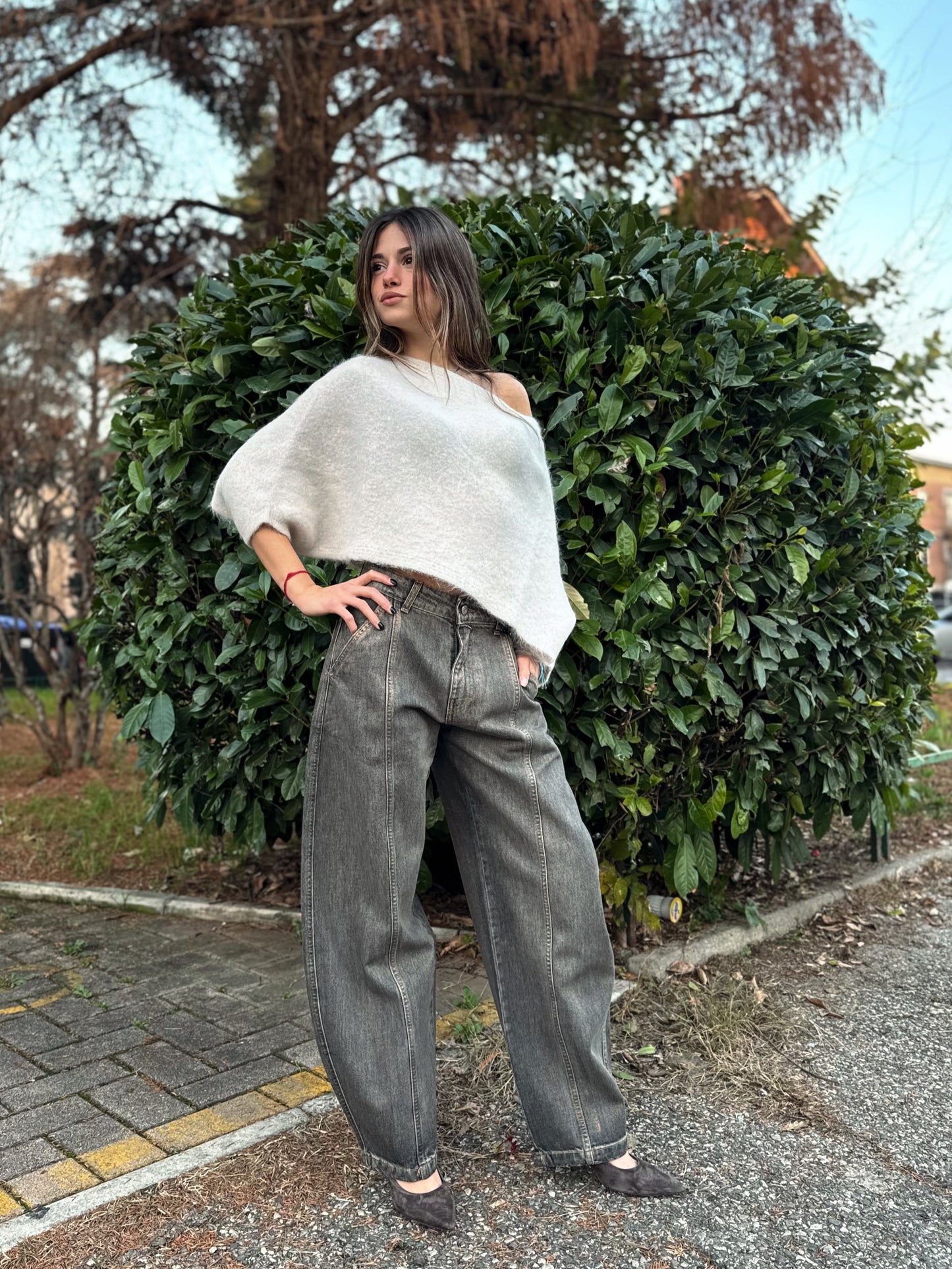 “JEANS BARREL BALOON” have one