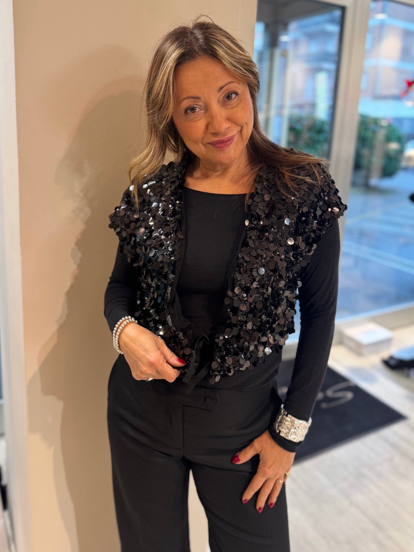 “GILET PAILLETTES” Kontatto